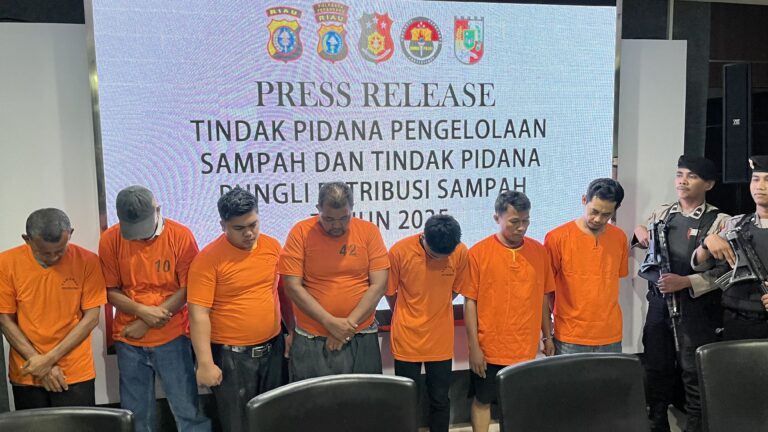 7 Tersangka Pengelolaan Sampah di Pekanbaru
