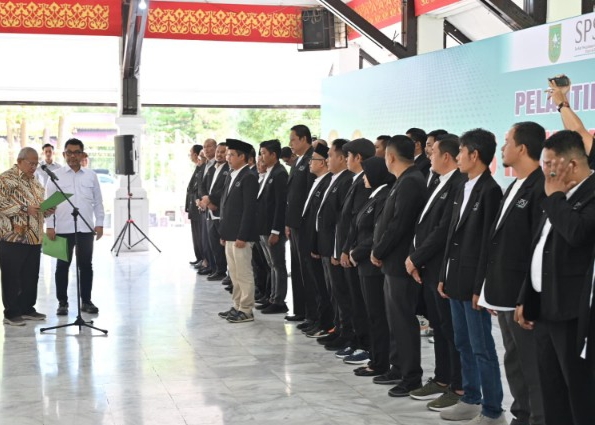 Disaksikan Gubri Wahid, Ketum Januar P Ruswita Kukuhkan Pengurus SPS Riau 2025-2029