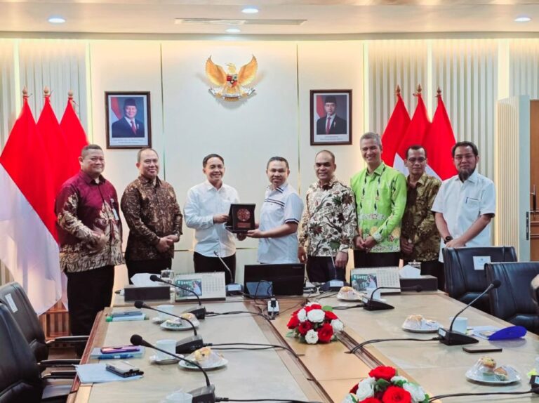 Gubri Wahid Bahas Pengelolaan Hutan dengan Menhut Raja Juli