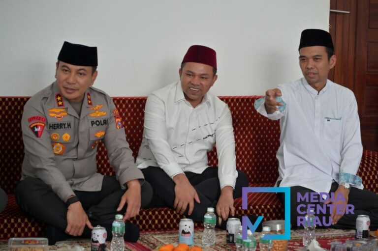 Gubri Wahid Halal Bihalal ke Rumah UAS