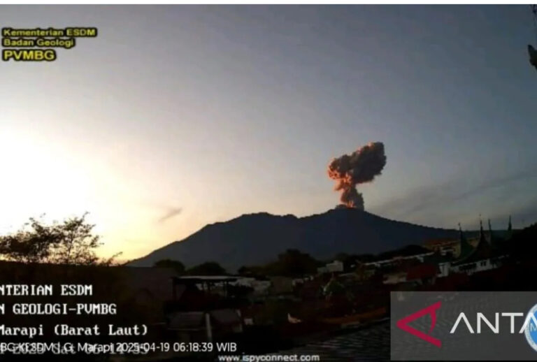 Gunung Marapi Erupsi, Semburkan Abu Vulkanik 1