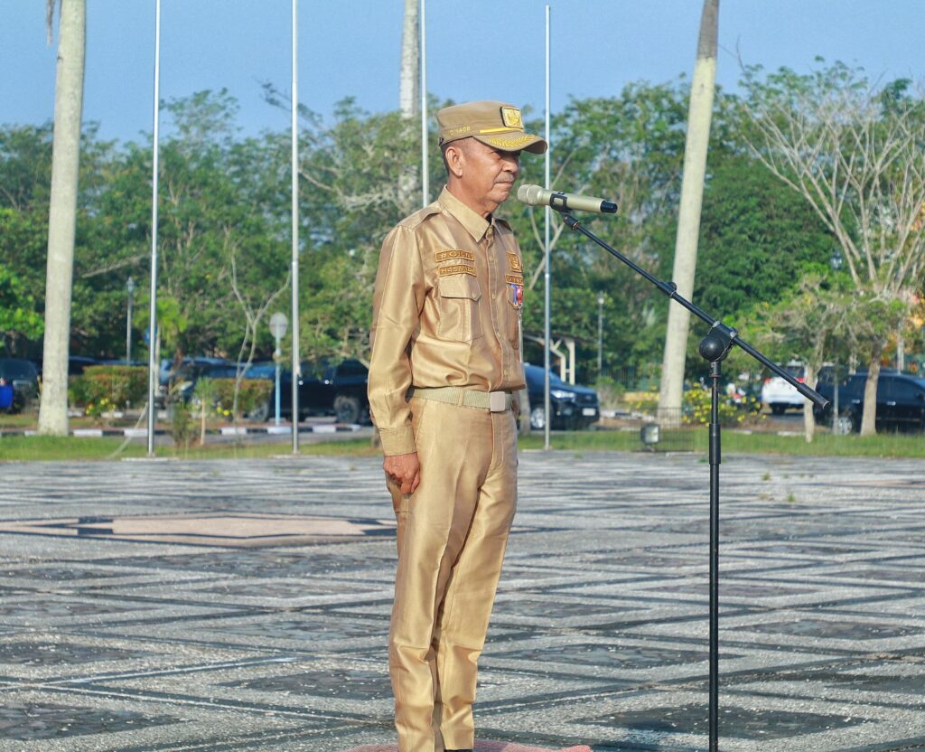 Pensiun, Kadisdukcapil Siak Hasmizal Pamit di Momen Apel Senin