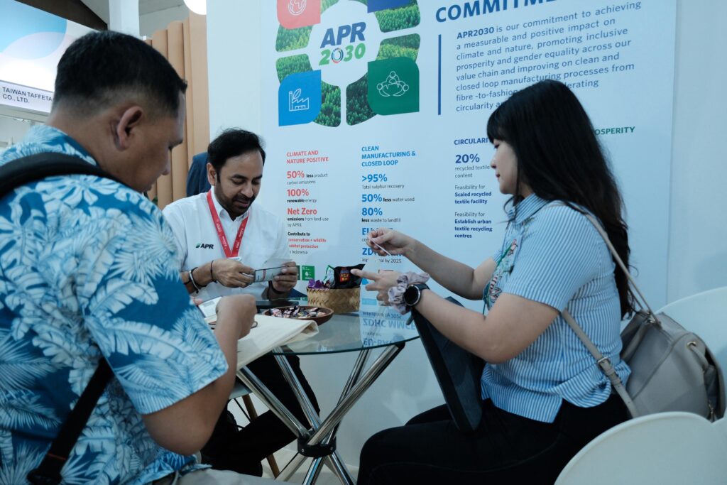 Perkuat Komitmen Keberlanjutan Indo Intertex 2025, APR Tampilkan Inovasi Viscose-Rayon