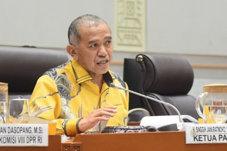 Pindah Penerbangan: Komisi VIII DPR: Jemaah Haji Jangan Dibebani Tambahan Biaya