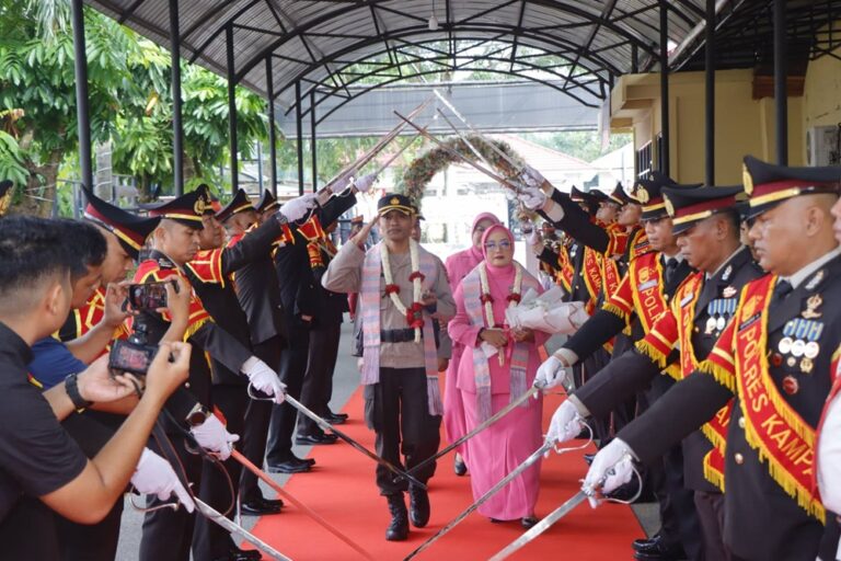 Sertijab Kapolres Kampar: AKBP Ronald Sumaja Pamit, AKBP Mihardi Siap Lanjutkan Tugas