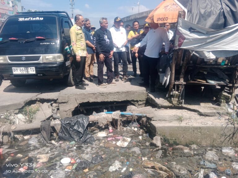 Wako Agung Dapati Drainase Pasar Pagi Arengka Tersumbat