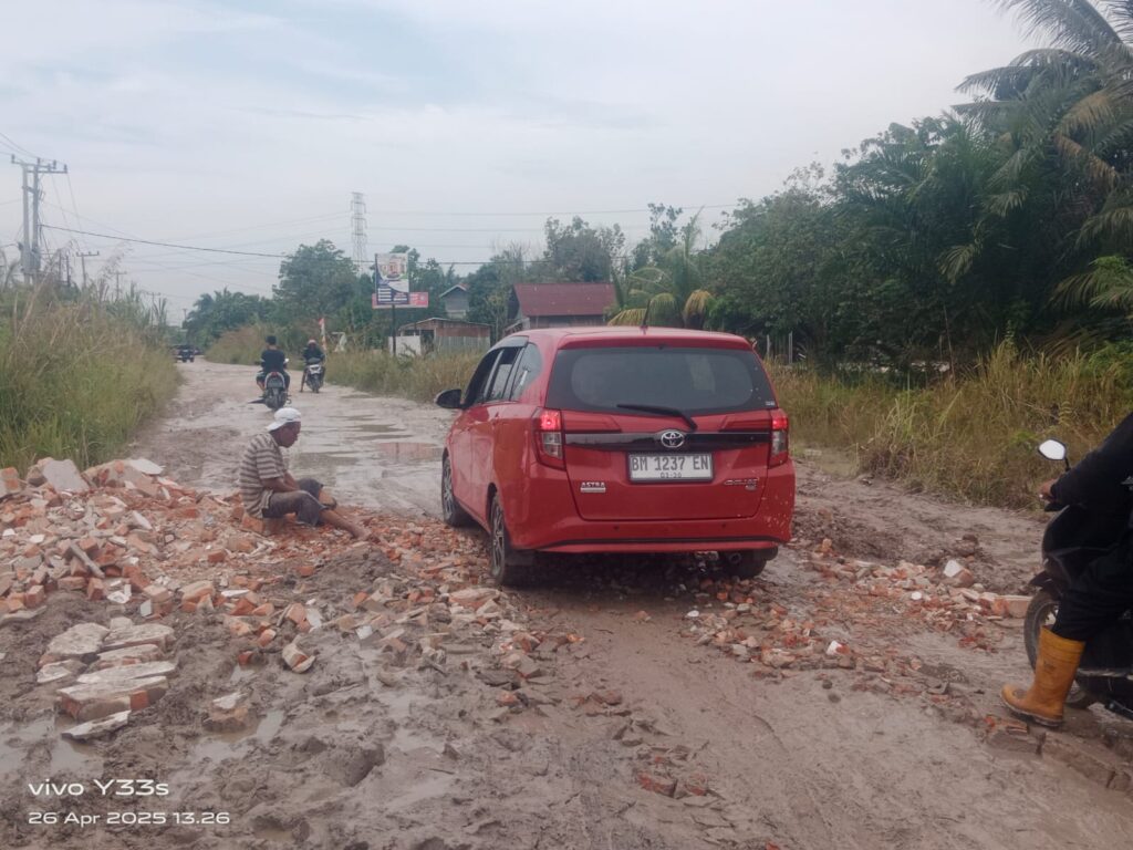 Warga Akan Perbaiki Jalan Uka Secara Swadaya
