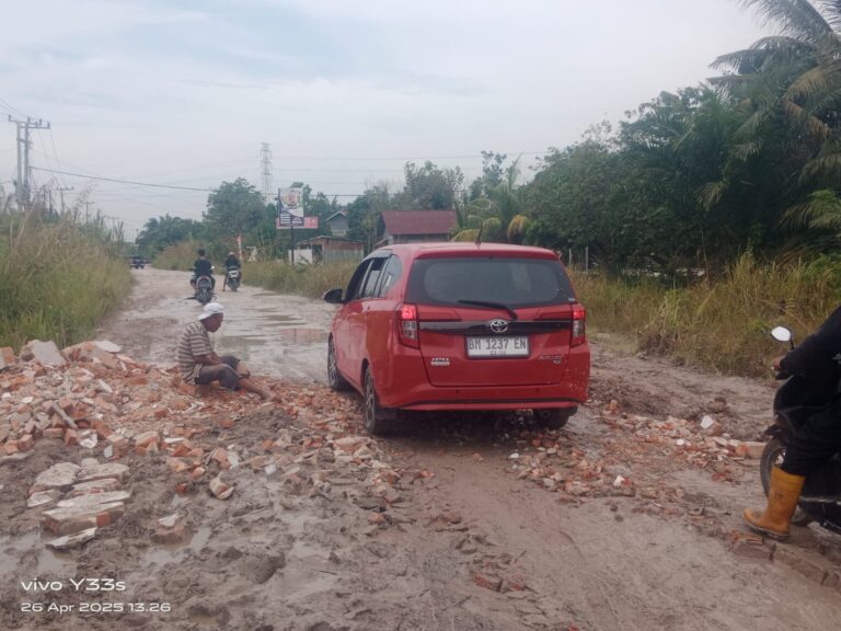 Warga Akan Perbaiki Jalan Uka Secara Swadaya