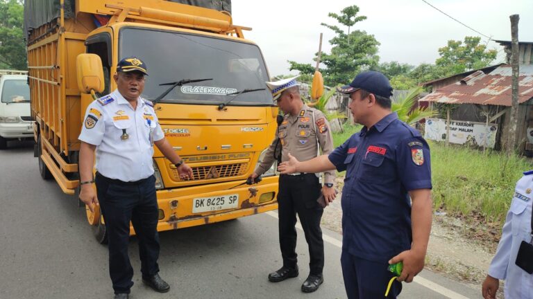 76 Truk Masuk Kota Terjaring Razia
