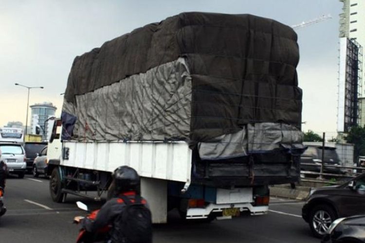 Cegah Kerusakan Jalan, Komisi V DPR: Tindak Tegas Truk ODOL
