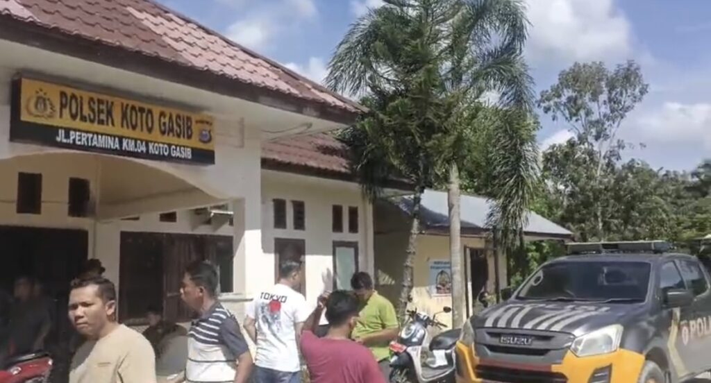 Diduga Buntut Ungkap Kasus Narkoba, Polsek Koto Gasib Didatangi Masyarakat
