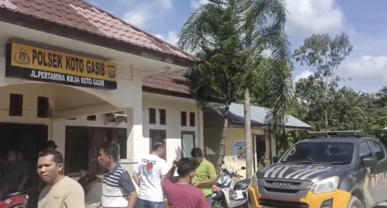 Diduga Buntut Ungkap Kasus Narkoba, Polsek Koto Gasib Didatangi Masyarakat