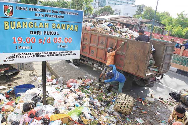 DLHK Pekanbaru Ingatkan Warga Buang Sampah Sesuai Aturan