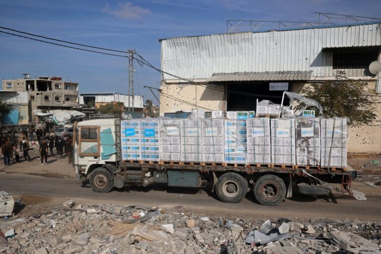 Israel Hanya Perbolehkan 9 Truk Bantuan Masuk ke Gaza
