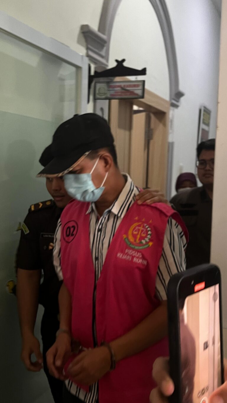 Kadisdik Rohil Asril Arief Ditahan Diduga Korupsi Rehabilitasi Sekolah