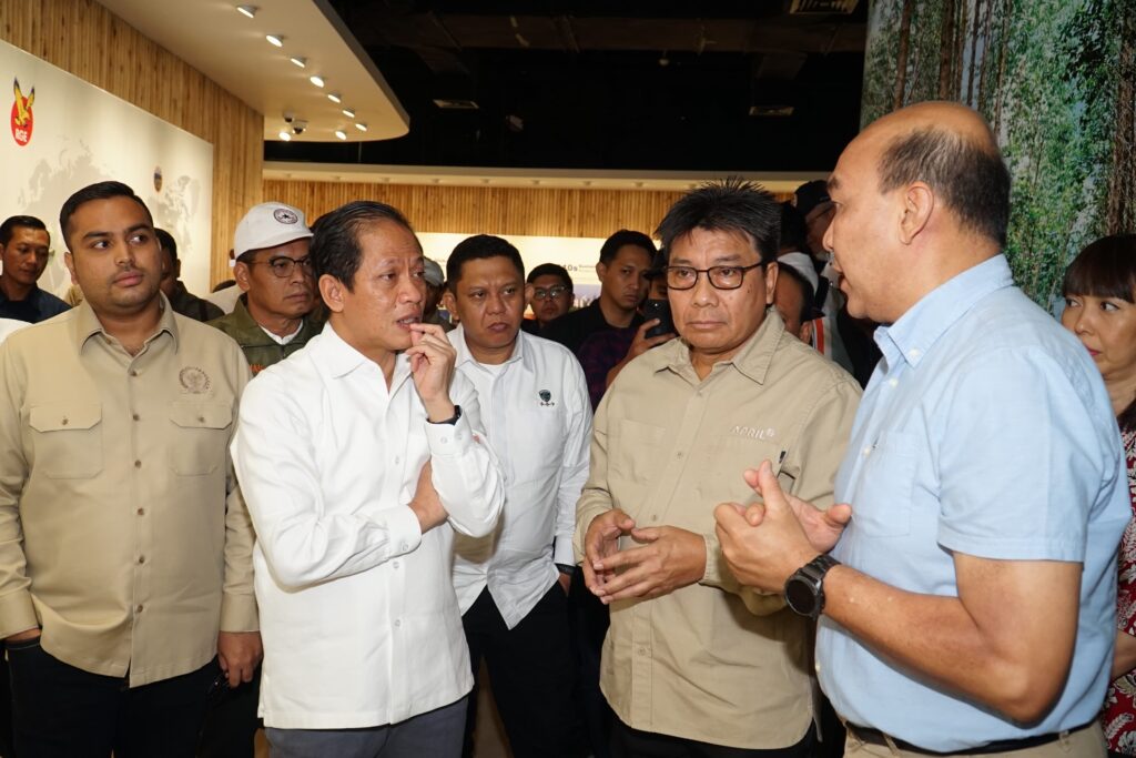 Menteri LHK Hanif Apresiasi Kontribusi RAPP Terhadap Ekonomi Nasional dan Pelestarian Lingkungan