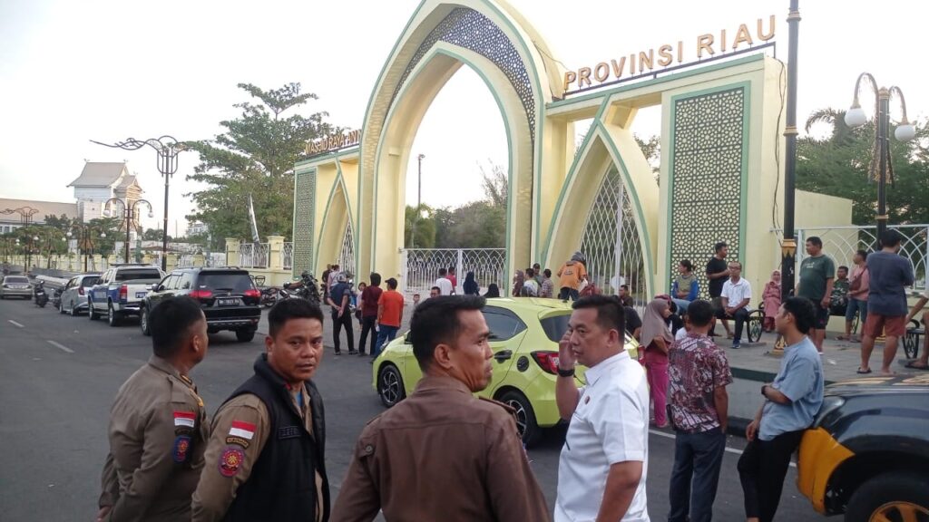 Pedagang Kaki Lima di Kawasan Masjid Annur Ditertibkan