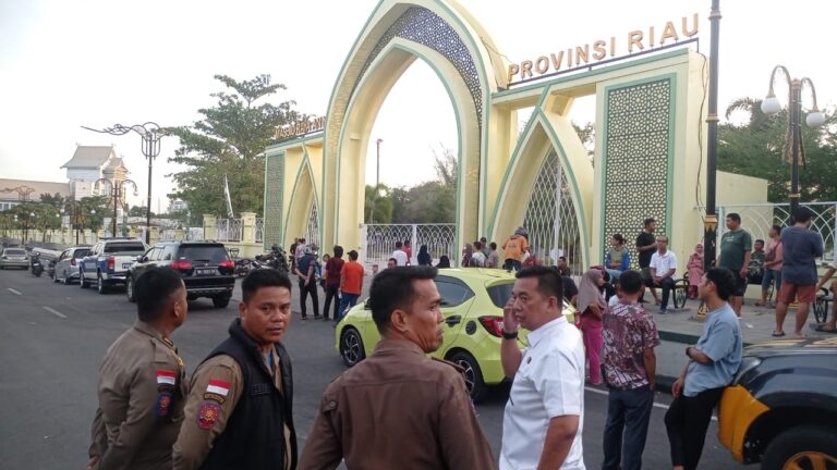 Pedagang Kaki Lima di Kawasan Masjid Annur Ditertibkan