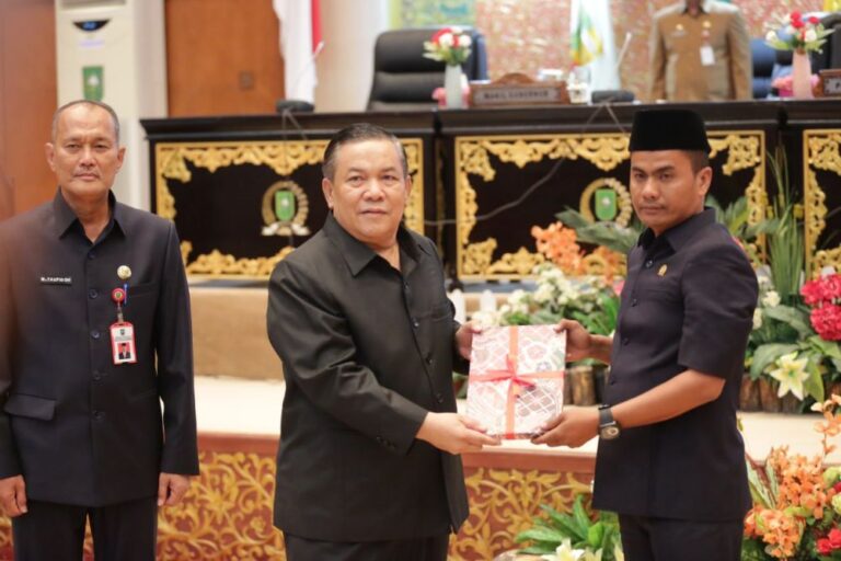 Pemprov Riau Tindaklanjut Laporan Pansus LKPJ