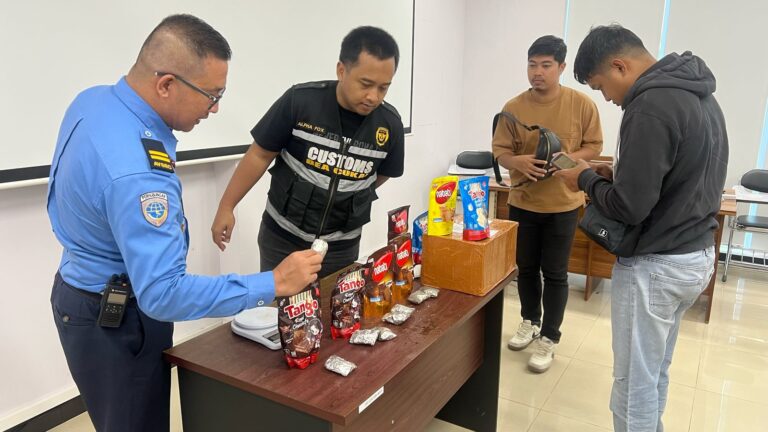 Penyelundupan 297 Gram Sabu Lewat Bandara SSK II Pekanbaru Digagalkan