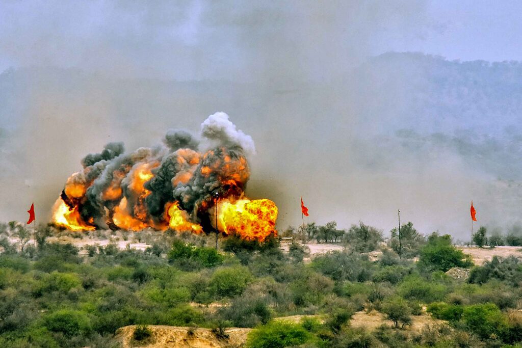 Perang Dimulai, India Bombardir Pakistan