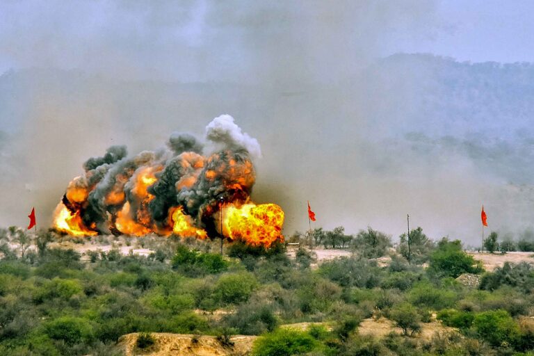 Perang Dimulai, India Bombardir Pakistan