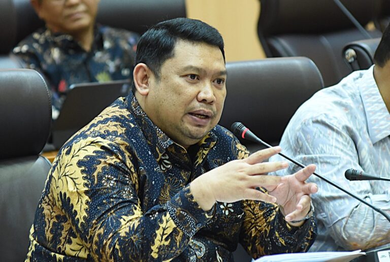PMI Manufaktur Anjlok, Ilham: Lindungi Pasar Domestik dari Serbuan Impor