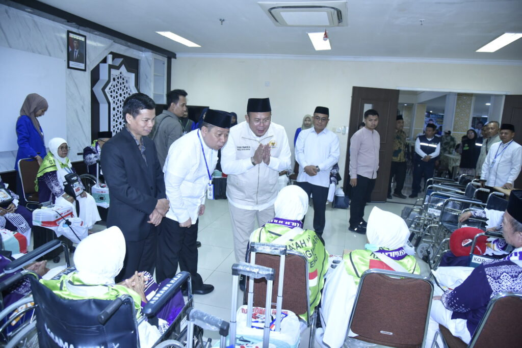 Wakil Ketua DPR Lepas Jemaah Calon Haji Kalsel dan Kalteng