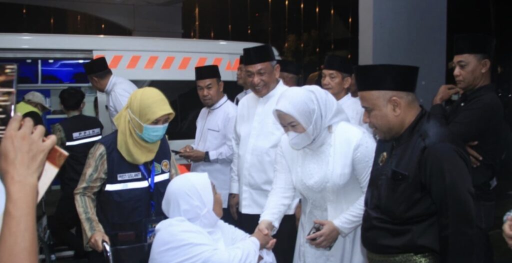Bupati Anton Sambut Kepulangan Jemaah Haji Rohul