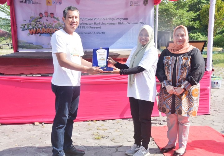 Bupati Kasmarni Apresiasi Aksi Peduli Lingkungan PT PLN Persero