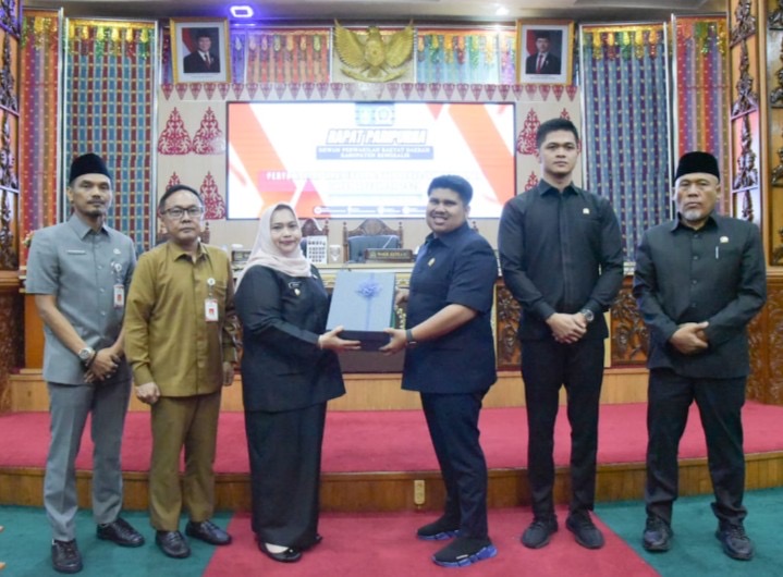 Bupati Kasmarni Sampaikan Rancangan Perda Pertanggungjawaban APBD 2024