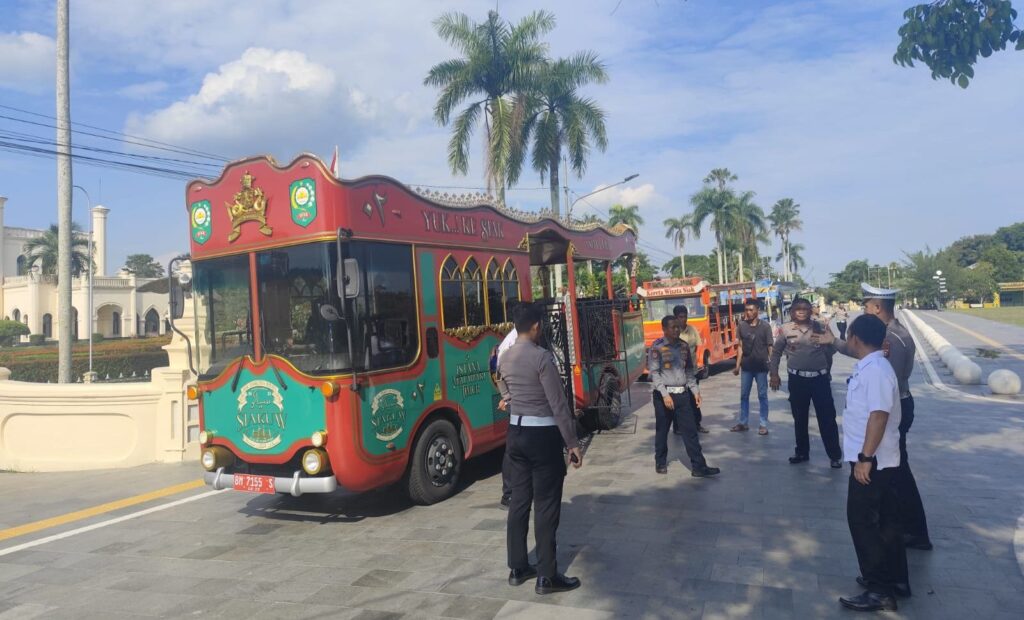 Dilantik Besok, Afni-Zulkifli Naik Odong-odong