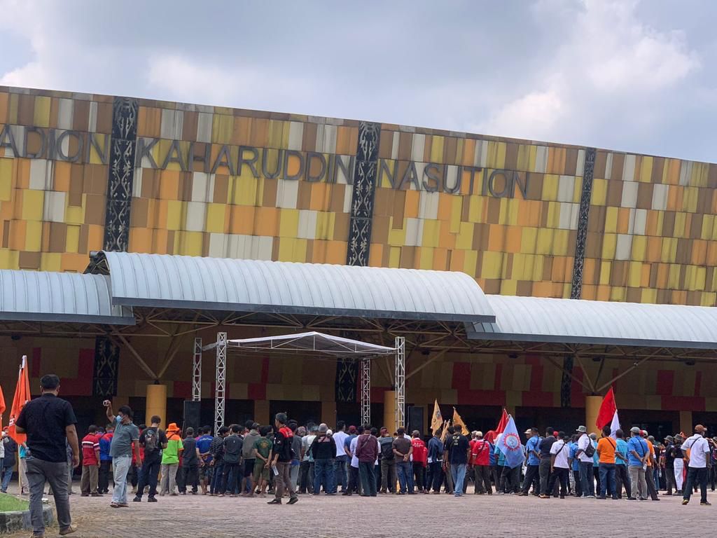 Gubri Wahid Petimbangkan Usulan Suporter Soal Pergantian Nama Stadion Kaharudi Nasution