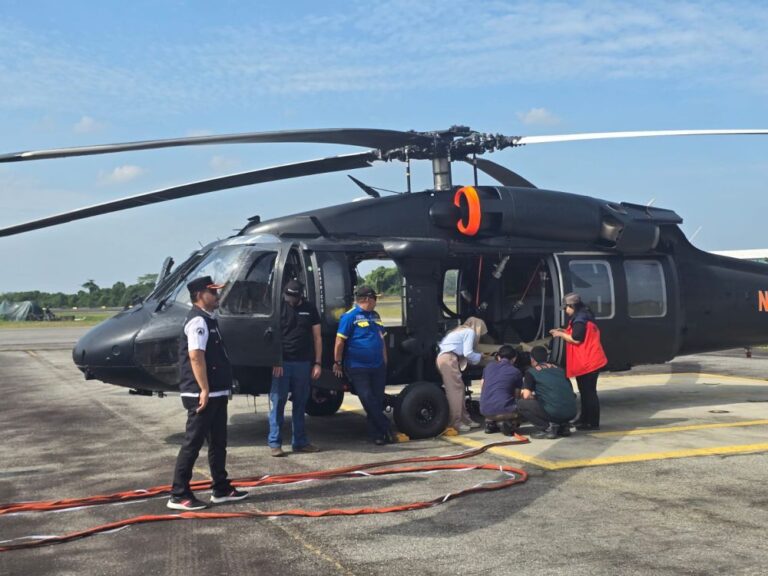 Helikopter Water Bombing Tiba di Riau Bantu Penanggulangan Karhutla