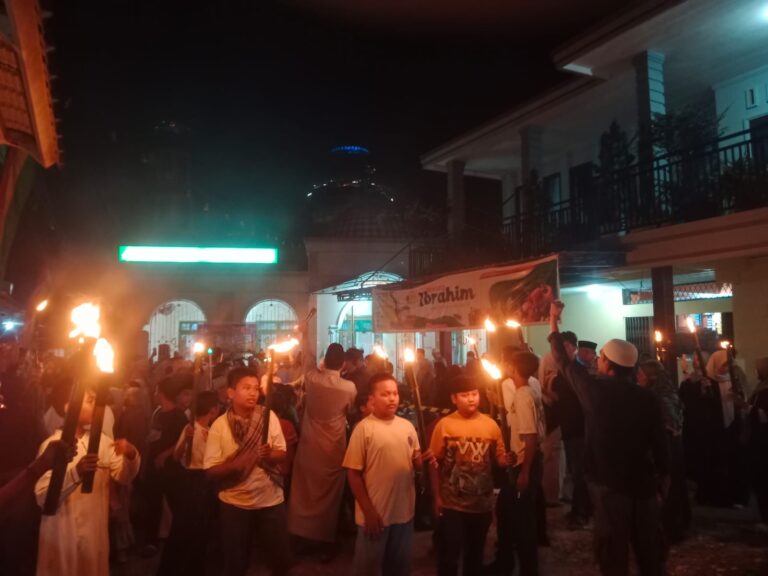 Jamaah Masjid Muawwanah Pawai Obor Peringati 1 Muharram