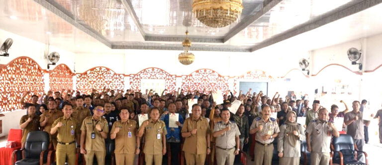 Pemkab Rohul Serahkan 150 Sertifikat PTSL