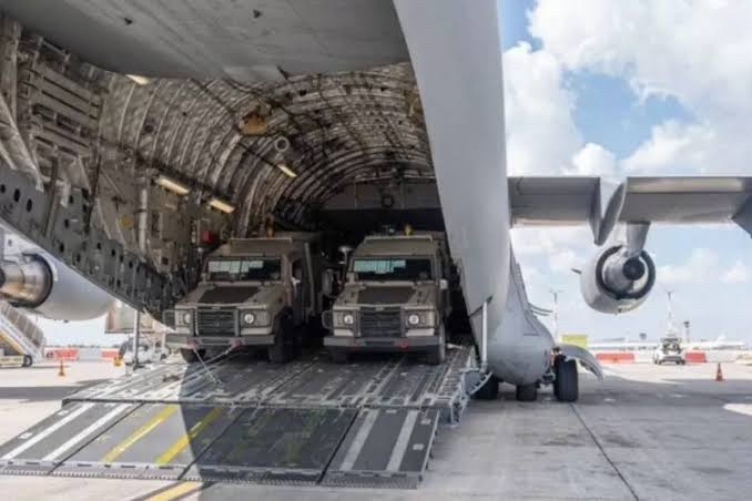 Pesawat Penuh Peralatan Militer Tiba di Israel