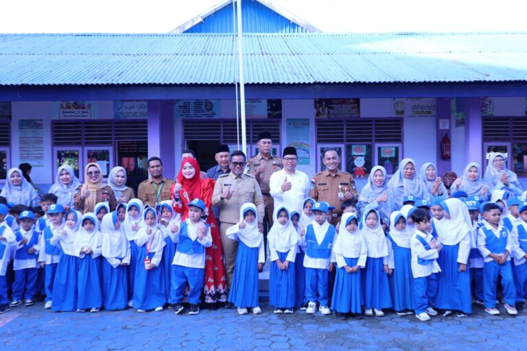 Bupati Zukri Tinjau Sekolah di Hari Pertama: Peran Ayah di Perkembangan Kognitif dan Emosional