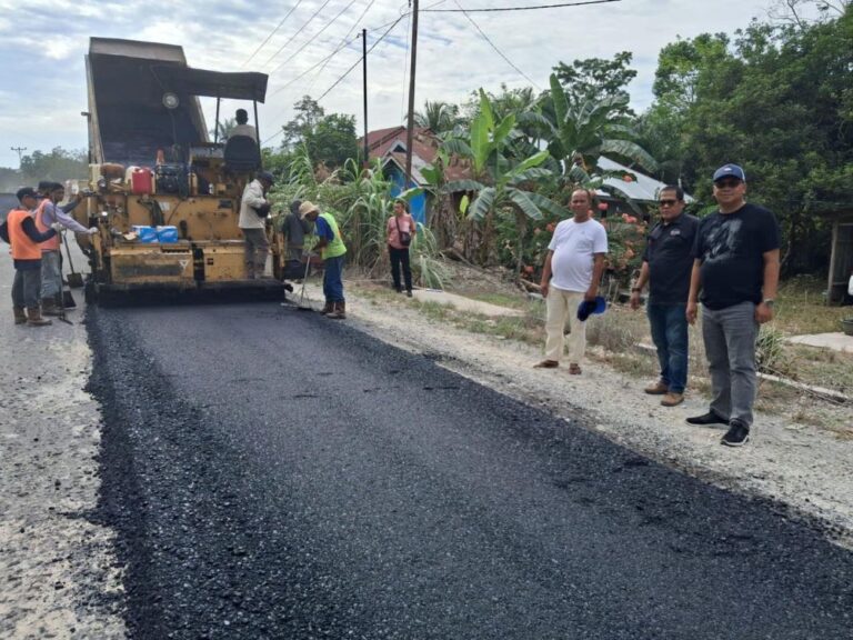 Jelang Pacu Jalur 2025, Pemprov Riau Perbaiki Jalan di Kuansing