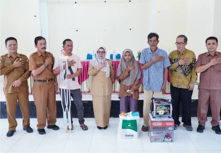 Pemkab Kampar Salurkan Bantuan Atensi Bagi Penyandang Disabilitas