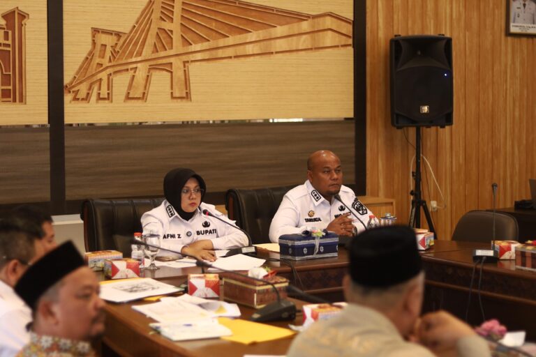 Pemkab Siak Bersama Baznas Salurkan Beasiswa Pendidikan
