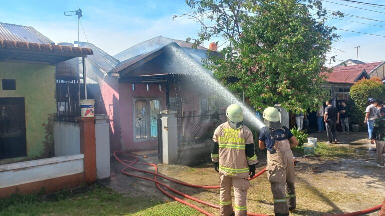Satu Unit Rumah Kontrakan di Perhentian Marpoyan Terbakar