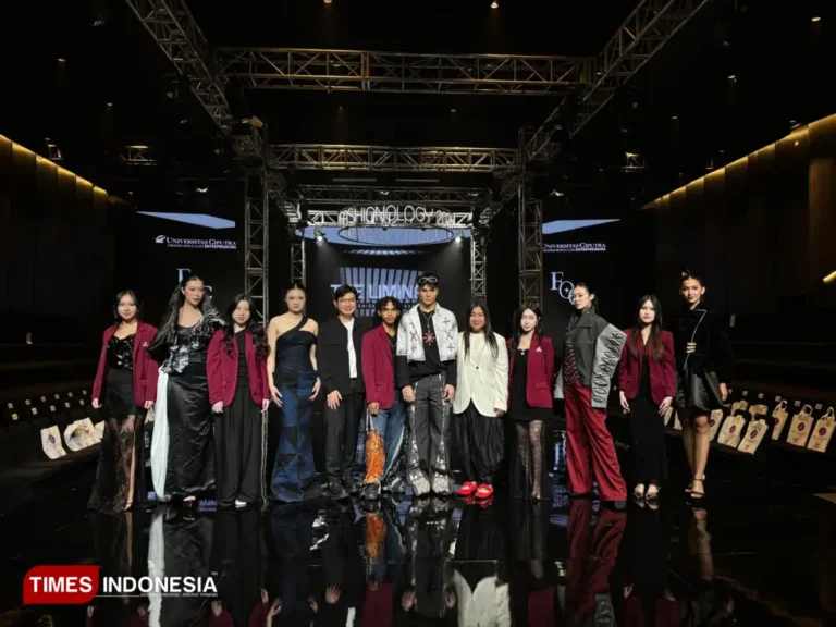 Di Tangan Mahasiswa UC Surabaya, Pagelaran Busana Bisa Bicara Soal Skizofrenia dan Pemberdayaan UMKM