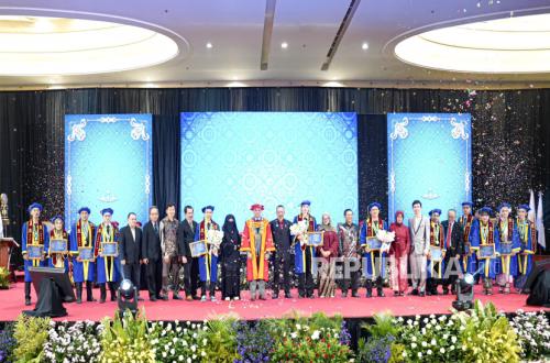 Gelar Wisuda ke-25, UTB Kukuhkan Lulusan Siap Bersaing di Era Kecerdasan Buatan