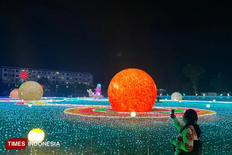 Jutaan Lampu Terangi GOR Ken Arok, Lights Wonderland Hadirkan Negeri Cahaya di Malang