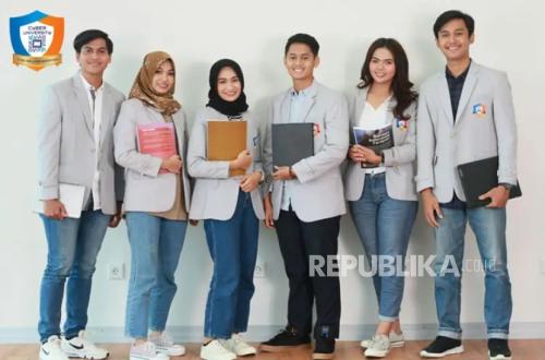 Mahasiswa Cyber University Belajar Sampai Luar Negeri